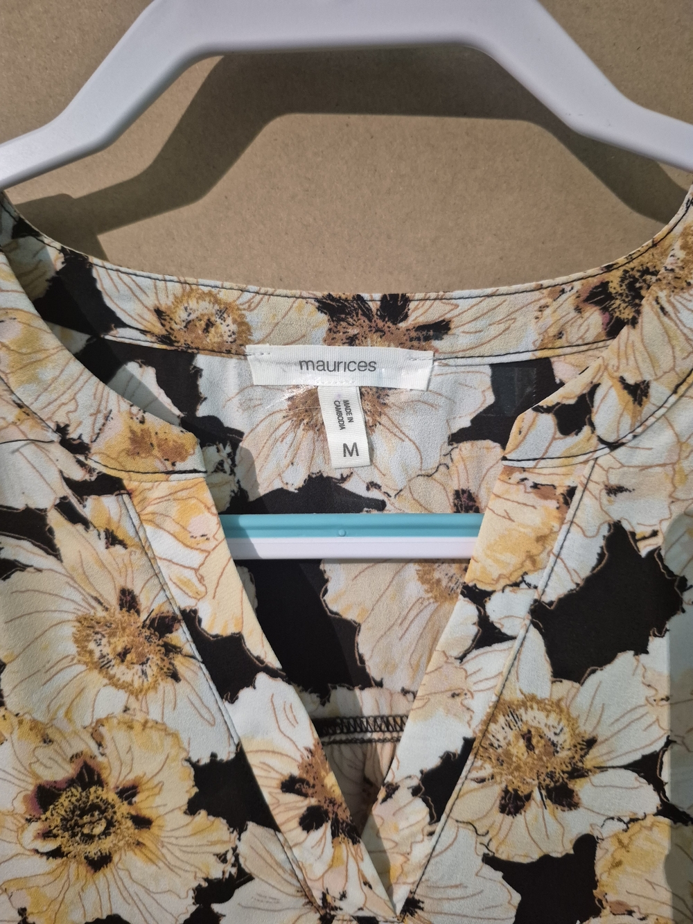 Maurices Floral V-Neck Blouse Size Medium - Picture 2 of 3